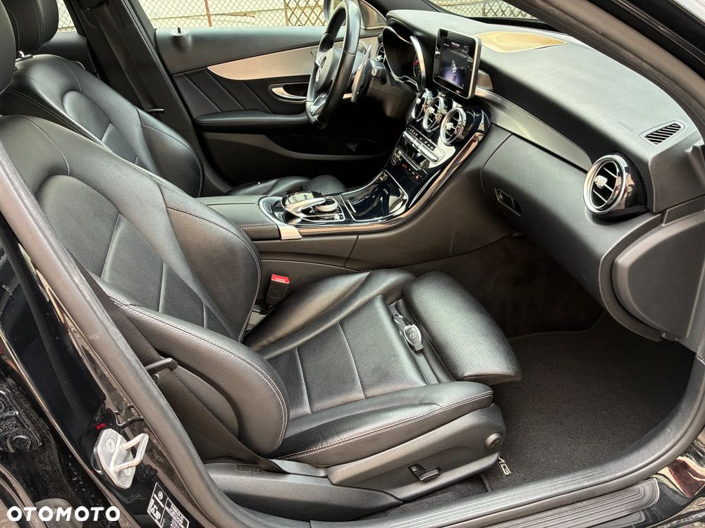 Mercedes-Benz Klasa C 220 d 4Matic 9G-TRONIC AMG Line - 31