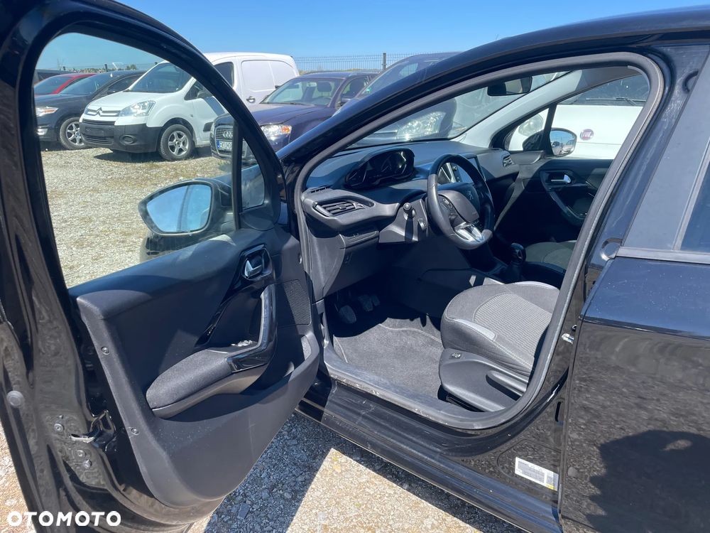 Peugeot 208 1.6 BlueHDi Allure S&S - 9