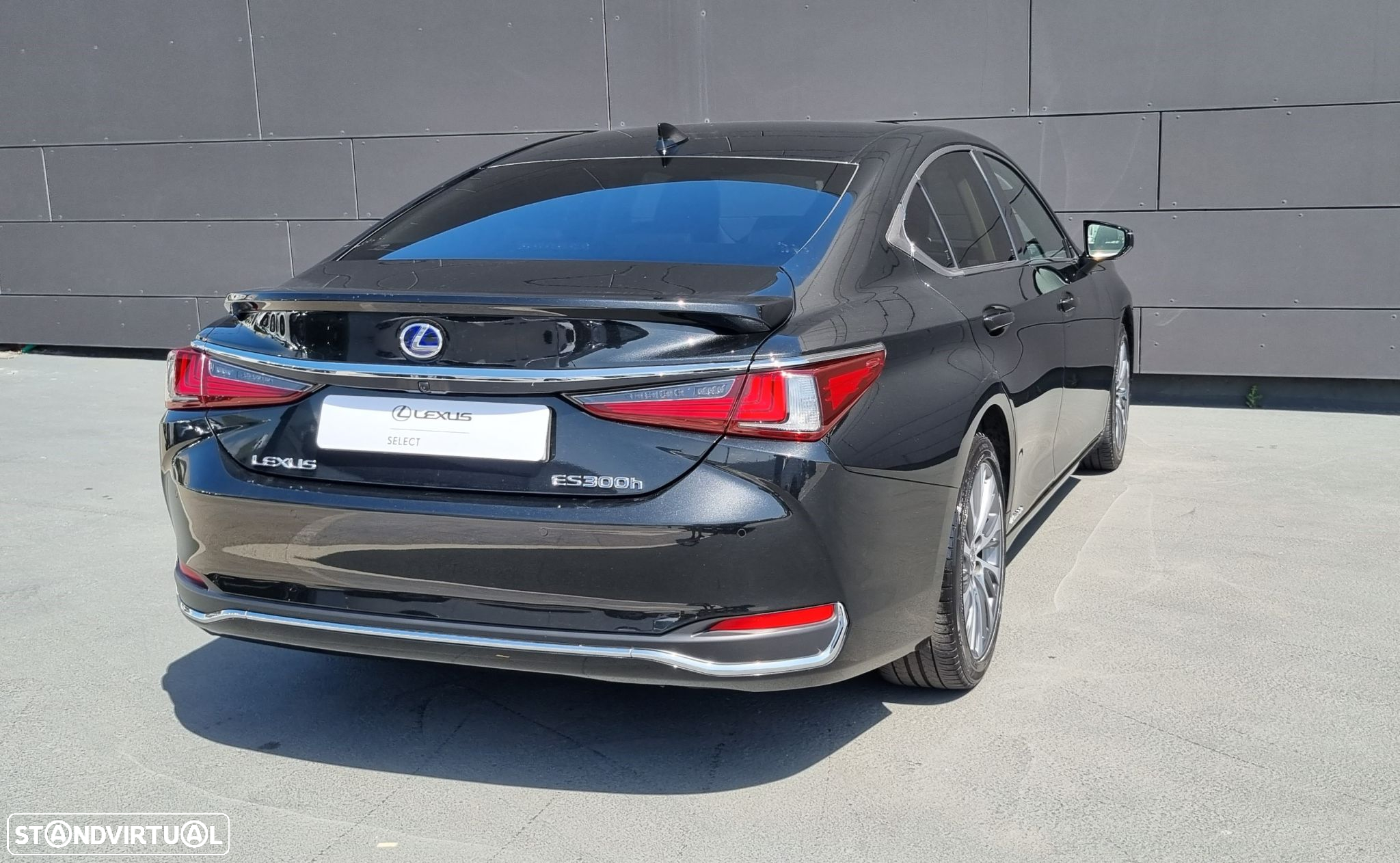 Lexus ES 300h Special Edition - 12
