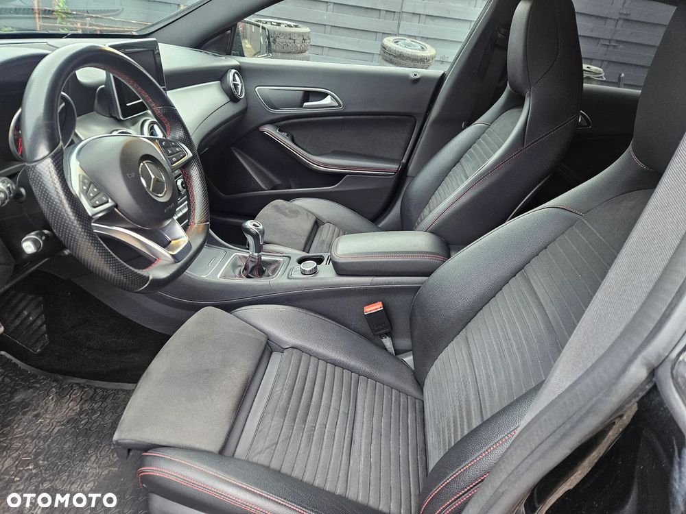 Mercedes-Benz CLA 200 d AMG Line - 4