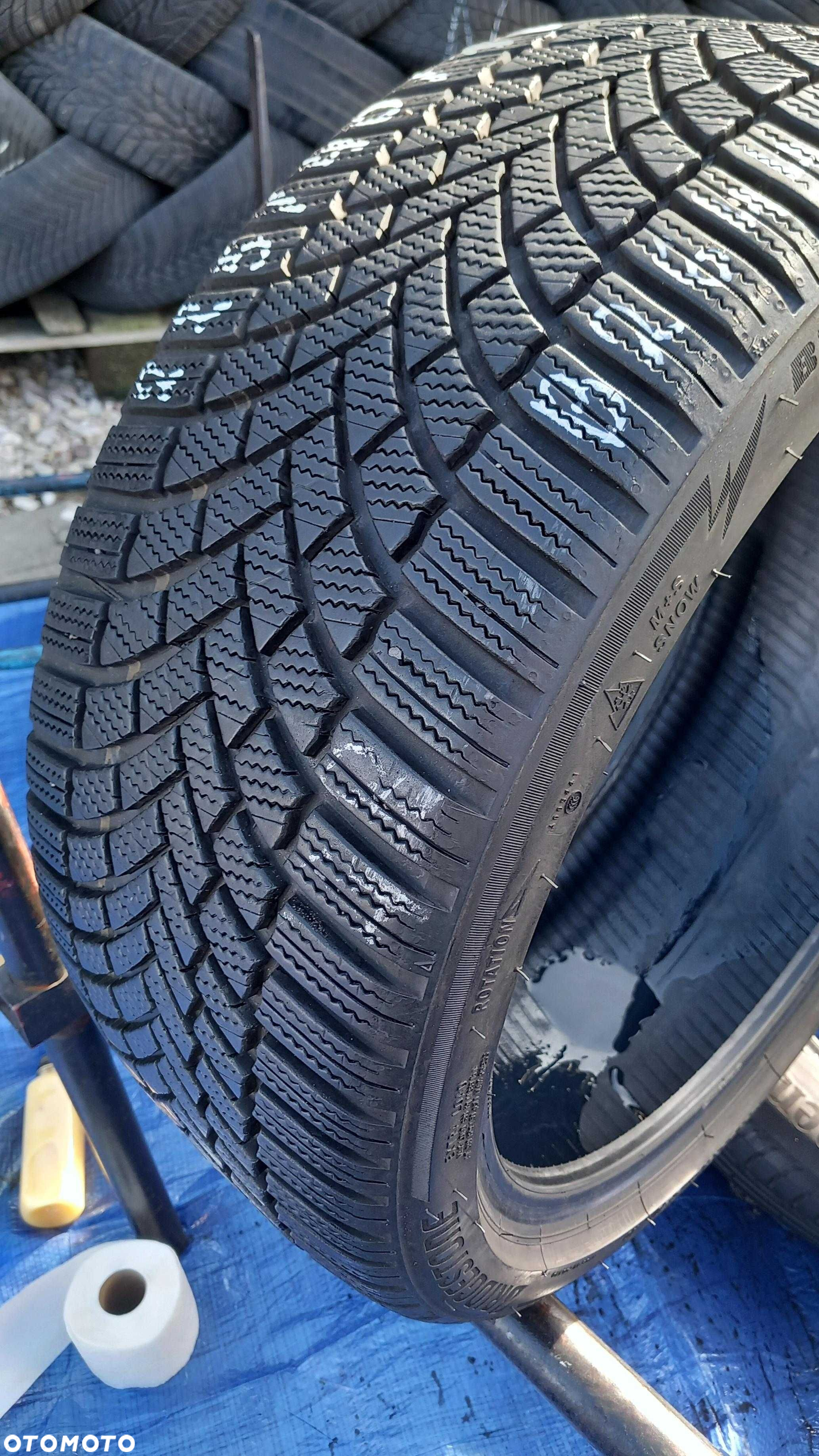 225/40/18 Bridgestone Blizzak LM005 AO 92V - 2