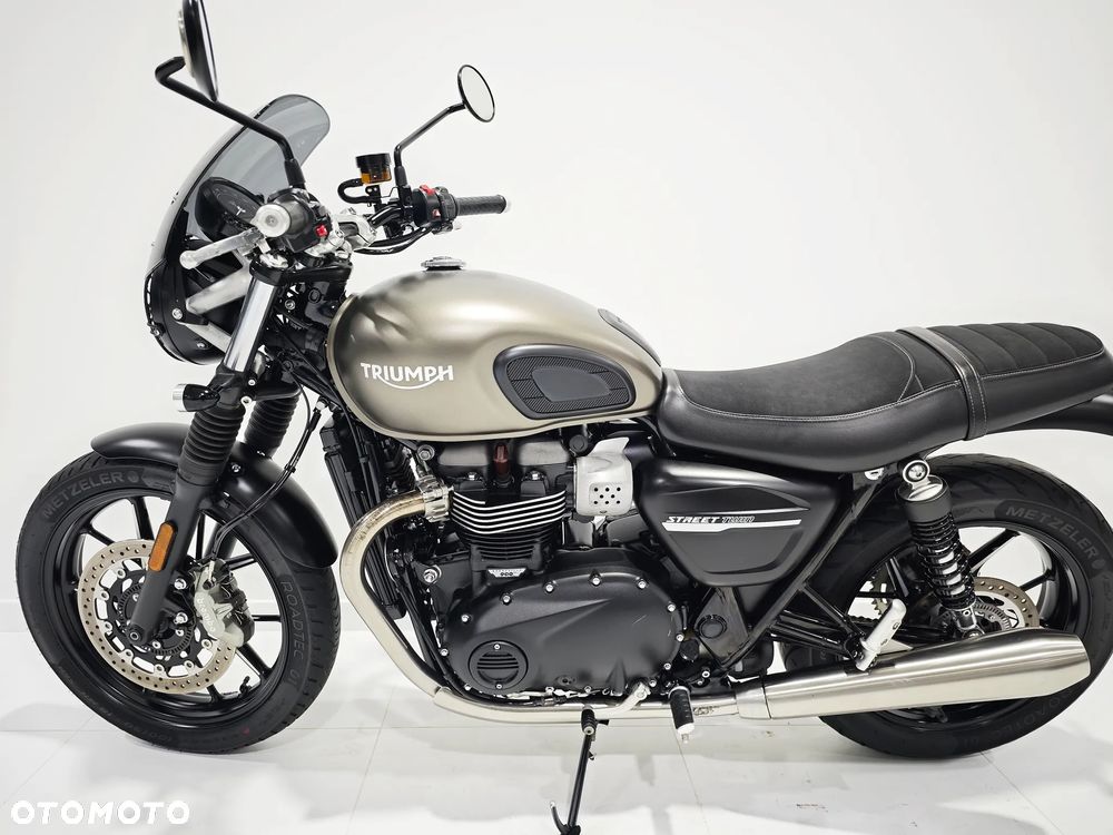 Triumph Bonneville - 14