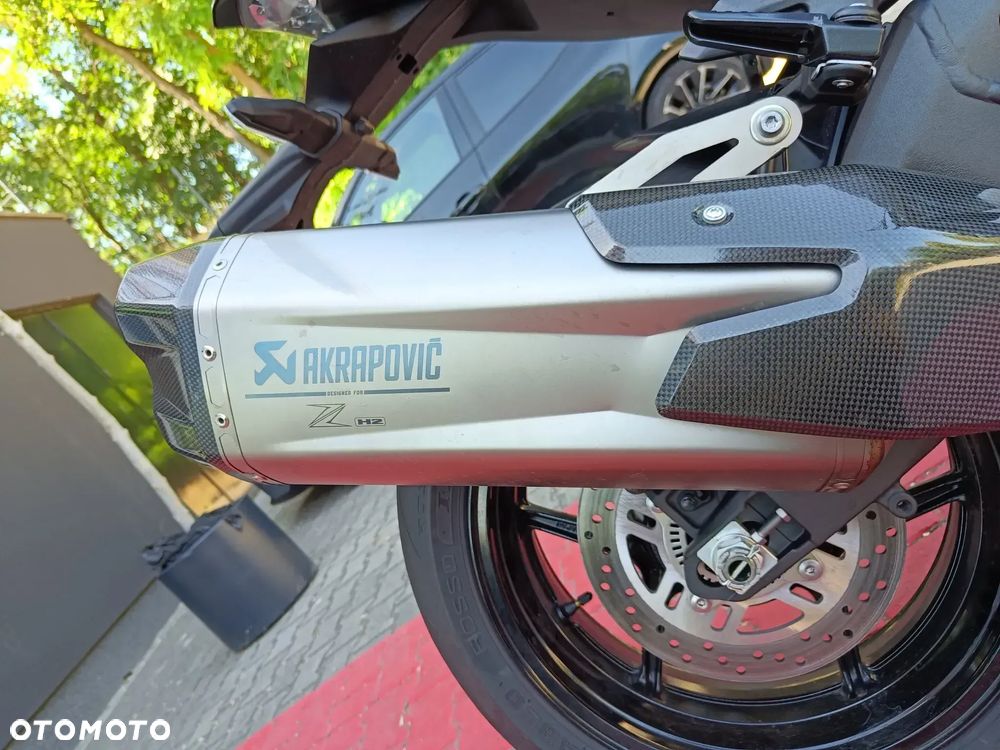 Kawasaki H2 - 19