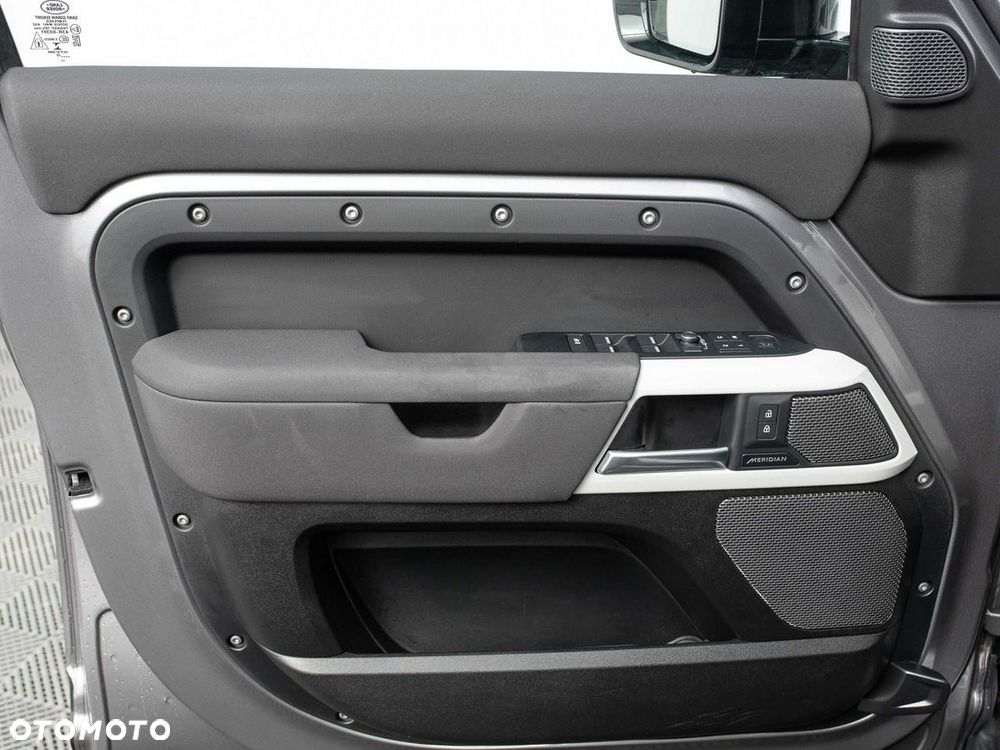 Land Rover Defender 3.0 D250 mHEV SE - 10