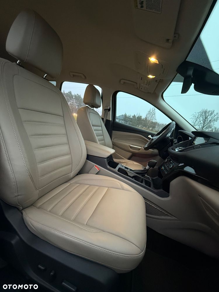 Ford Escape 2.0 EcoBoost AWD Titanium - 35