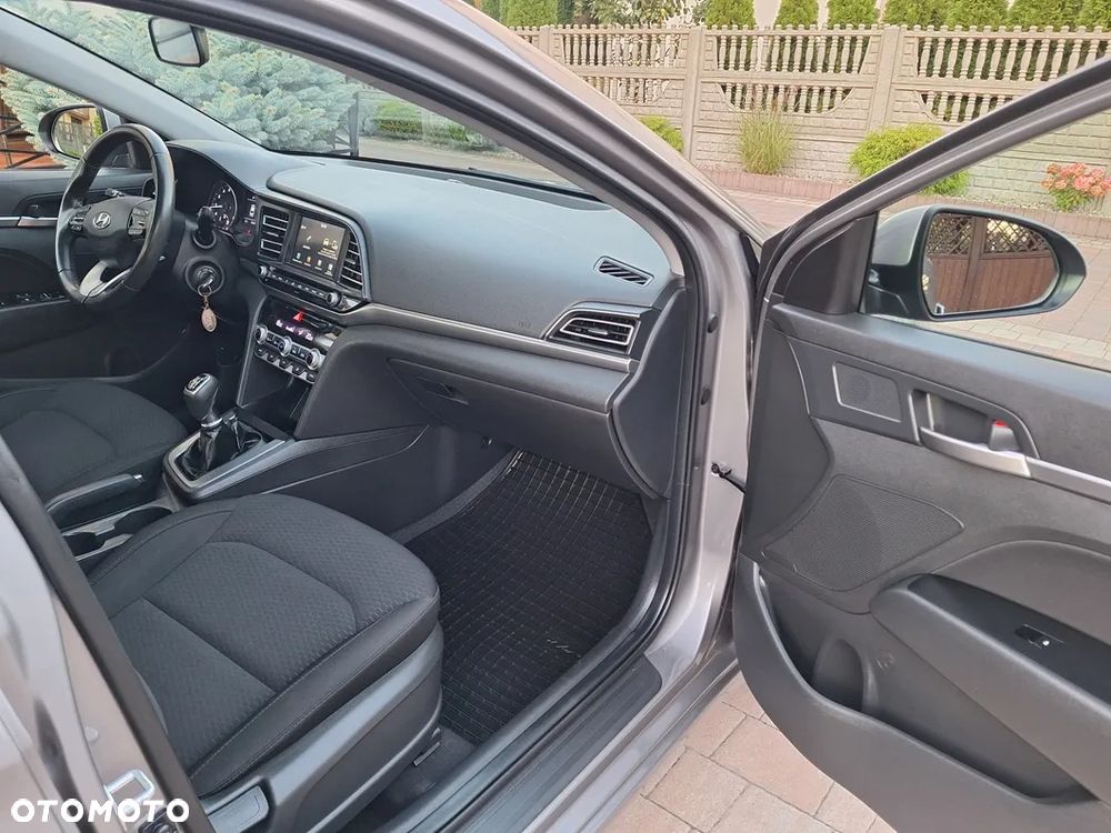 Hyundai Elantra 1.6 Style - 11