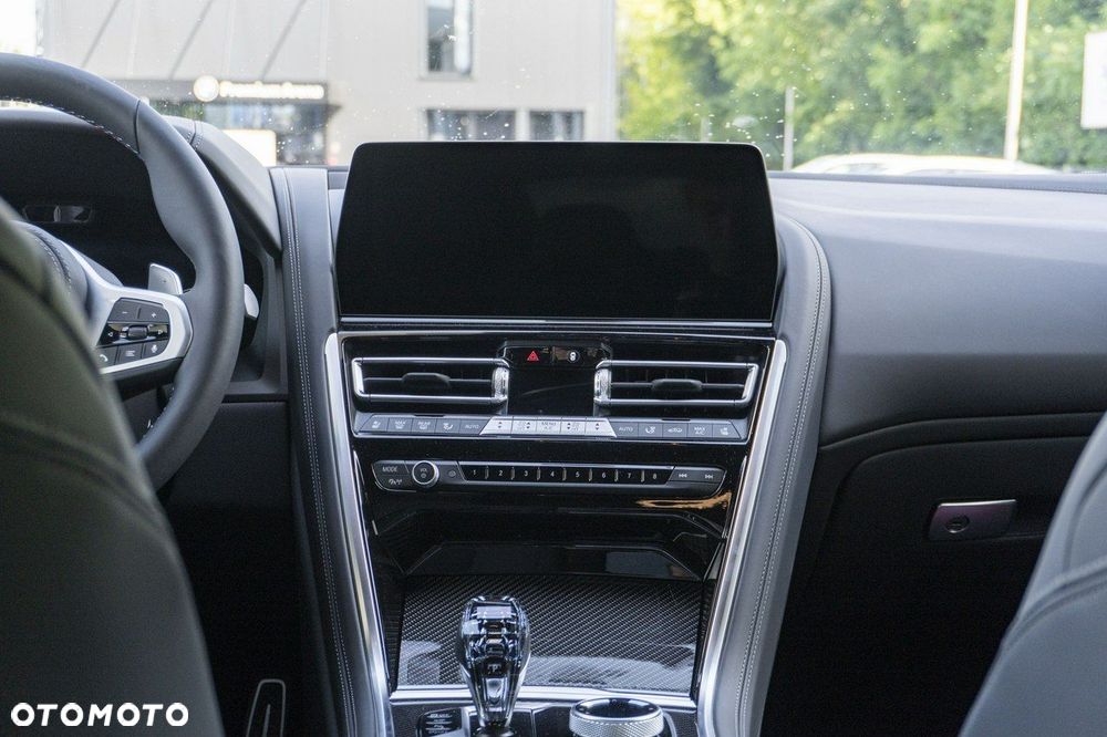 BMW Seria 8 - 21