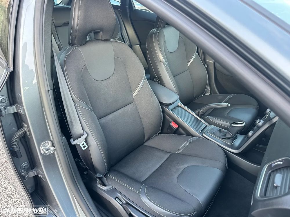 Volvo V40 1.6 D2 Momentum Powershift - 5