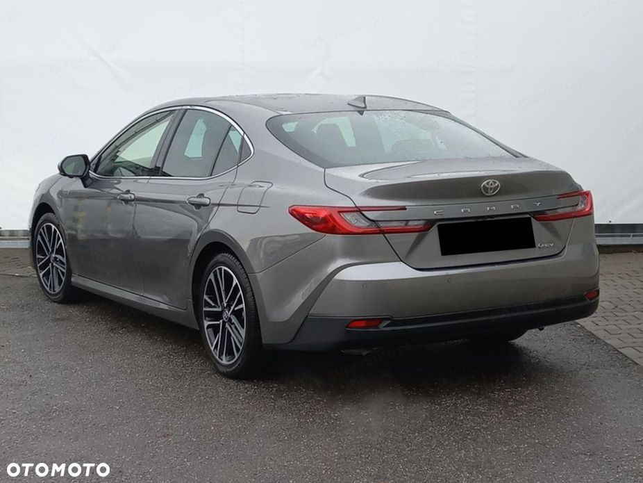 Toyota Camry - 4