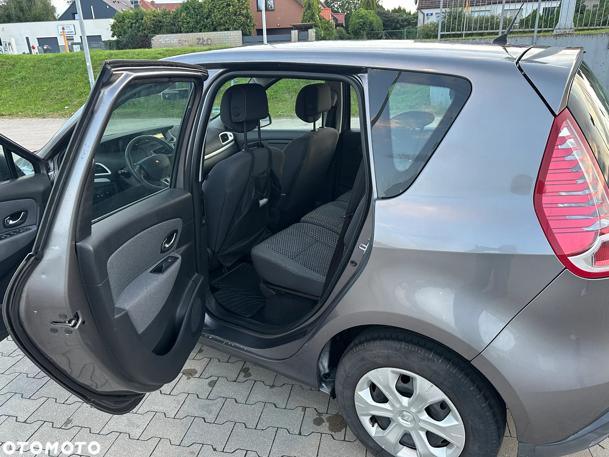 Renault Scenic 1.5 dCi Authentique - 13
