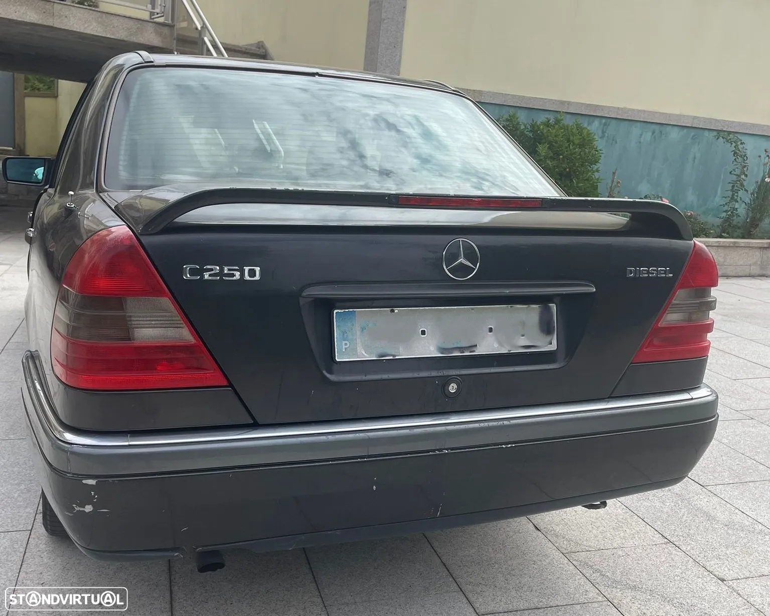 Mercedes-Benz 250 TD - 2
