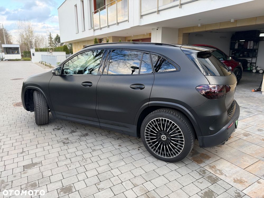 Mercedes-Benz EQA 300 66.5kWh 4-Matic AMG Line - 4