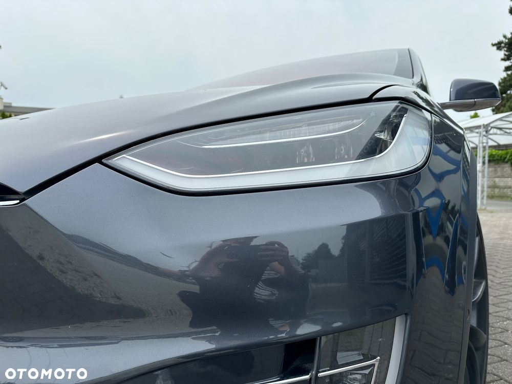 Tesla Model X - 9