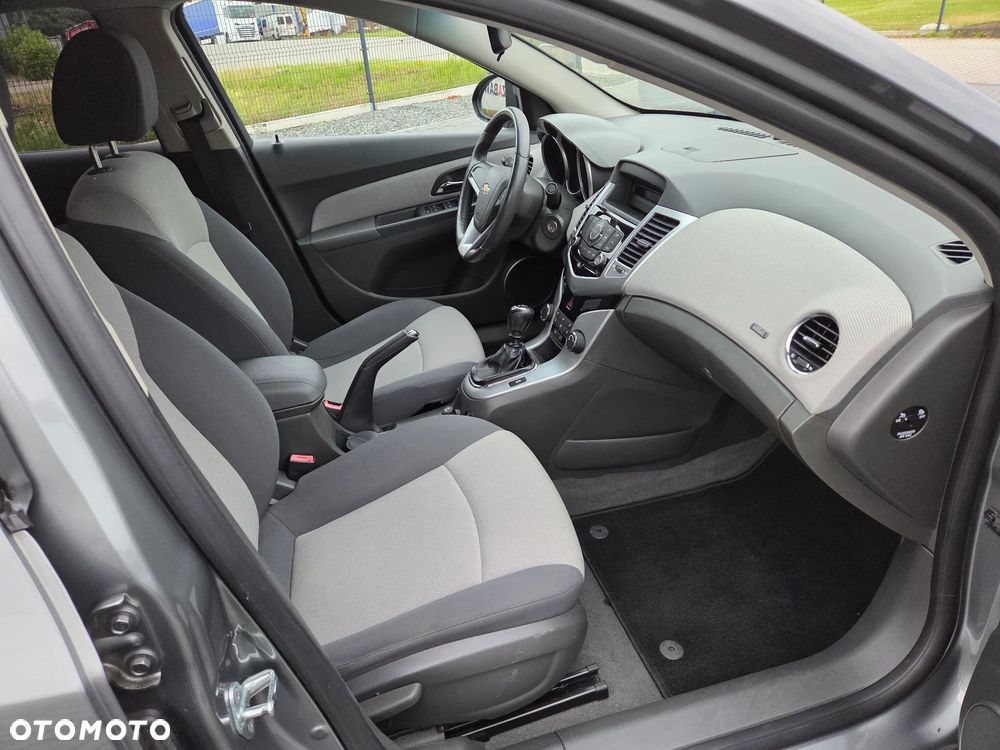 Chevrolet Cruze 1.8 LT - 12