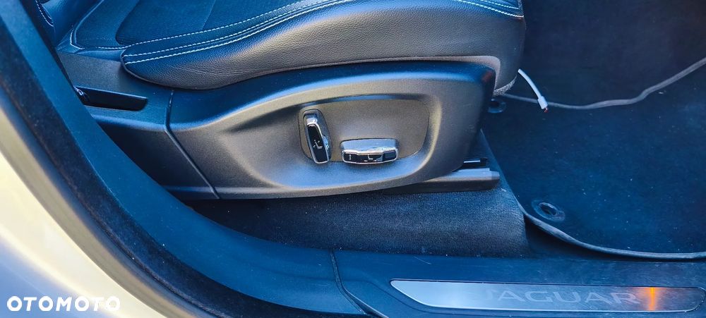 Jaguar F-Pace 2.0 i4D RWD Pure - 24