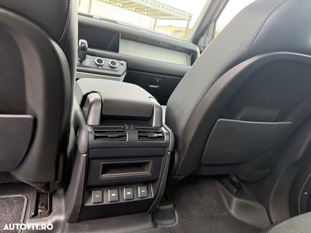 Land Rover Defender 110 2.0L D240 S - 21