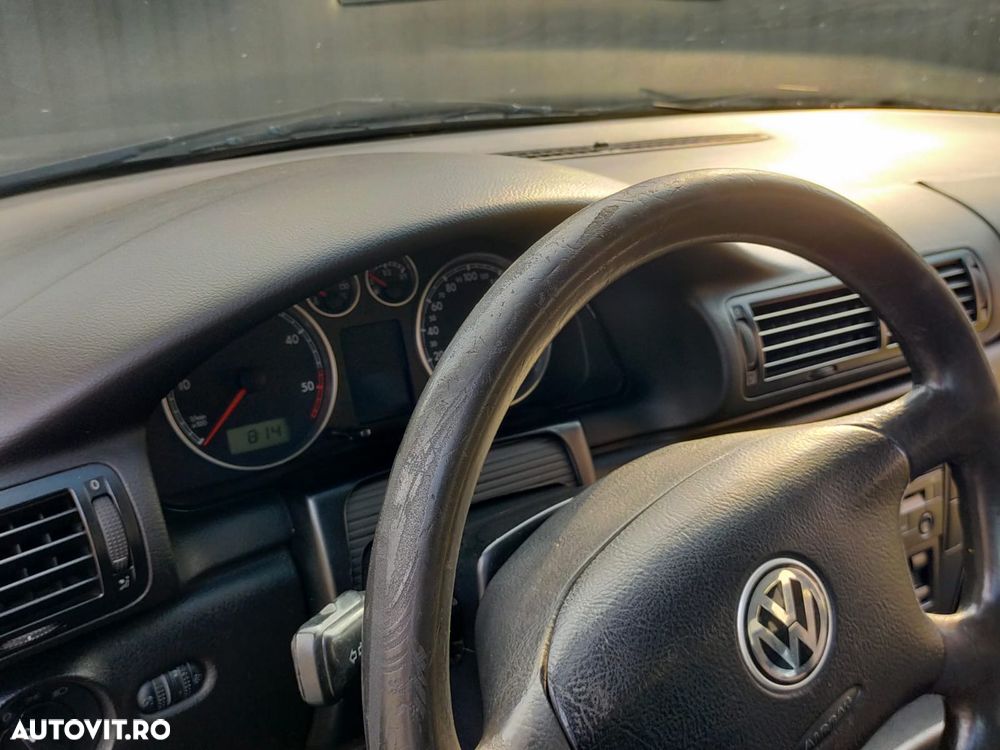 Volkswagen Passat - 4
