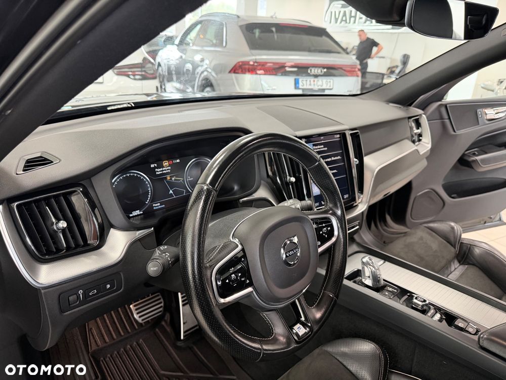 Volvo XC 60 T6 AWD Plug-In Hybrid R-Design - 23
