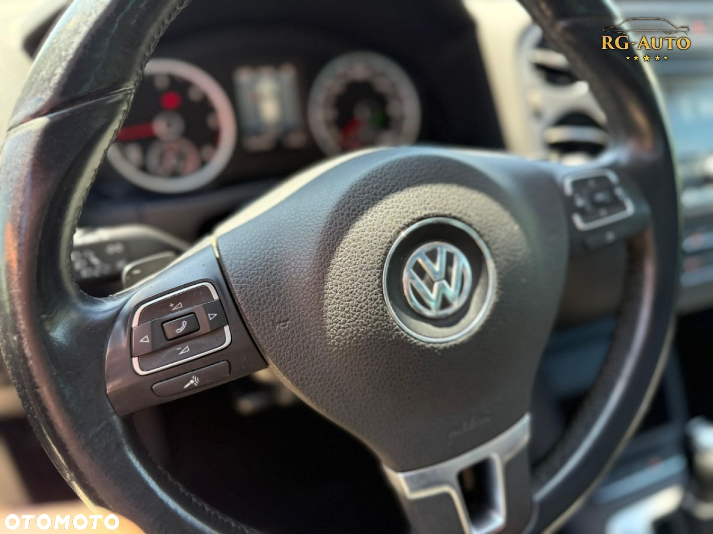 Volkswagen Tiguan - 11