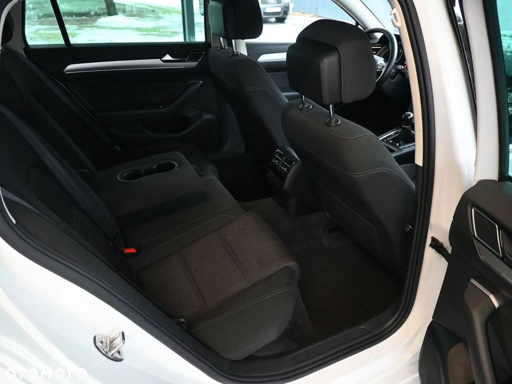 Volkswagen Passat 1.6 TDI (BlueMotion Technology) Comfortline - 19
