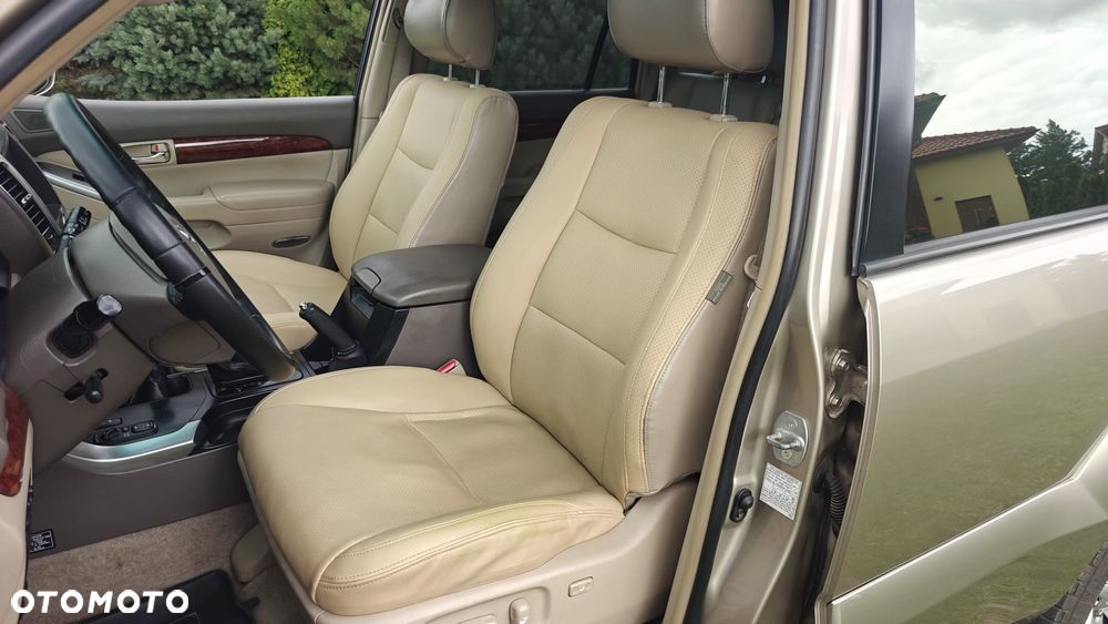 Toyota Land Cruiser - 11