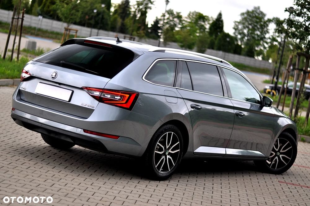 Skoda Superb 2.0 TDI DSG Premium Edition - 13
