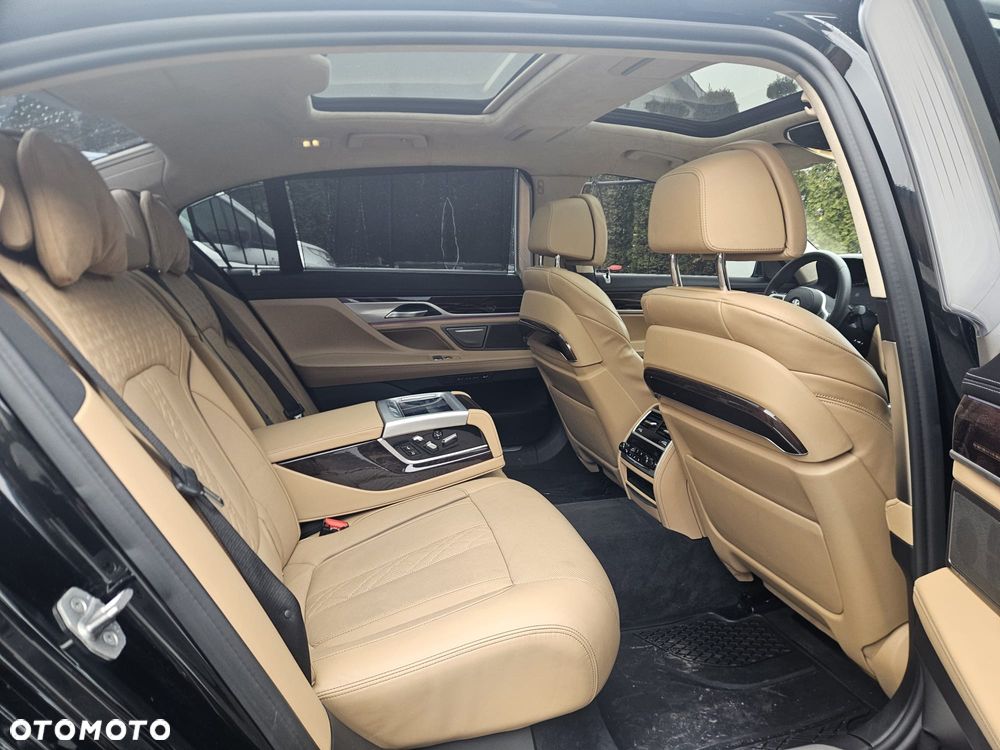 BMW Seria 7 750i xDrive sport - 7