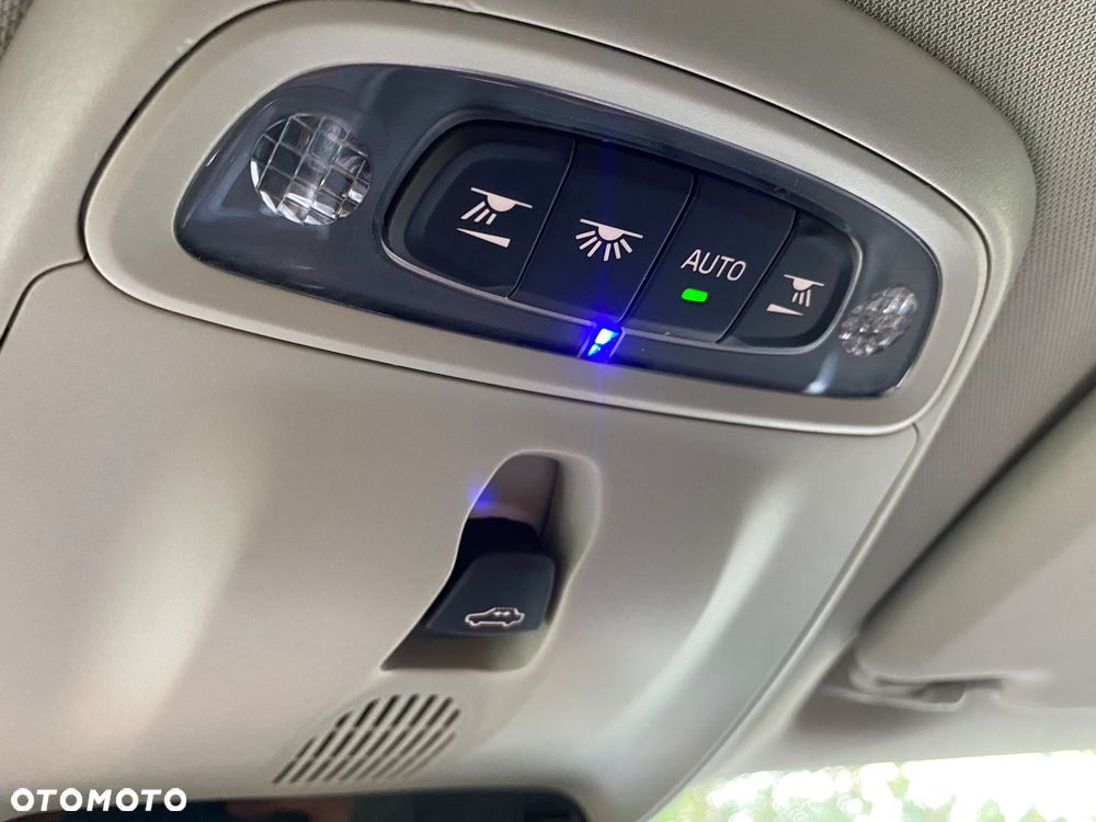 Volvo V40 D2 Momentum - 32