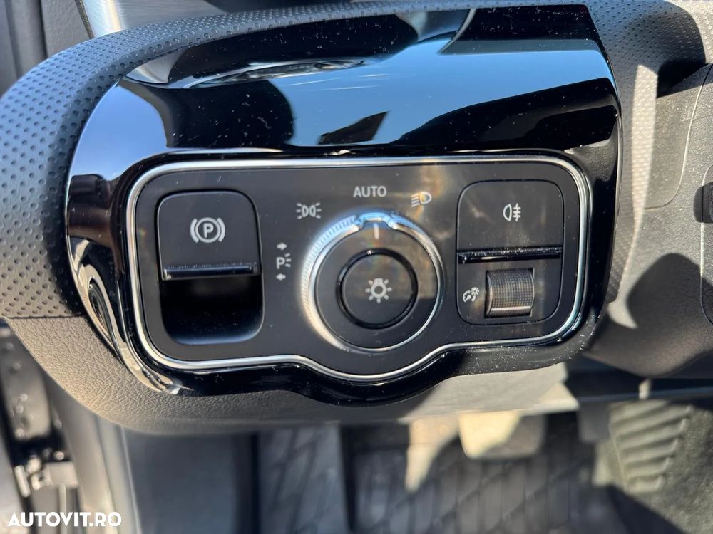 Mercedes-Benz A 180 7G-DCT AMG Line - 13