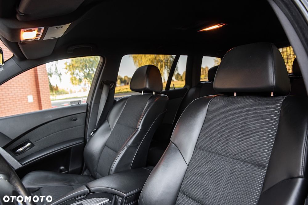 BMW Seria 5 523i Touring - 13