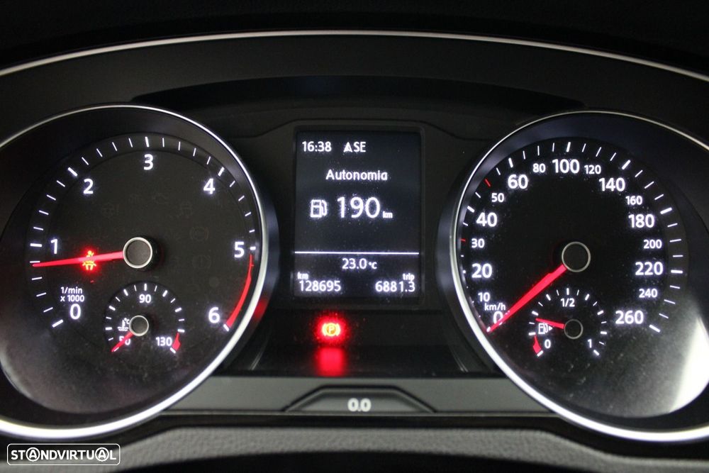 VW Passat Variant 1.6 TDI Confortline - 33