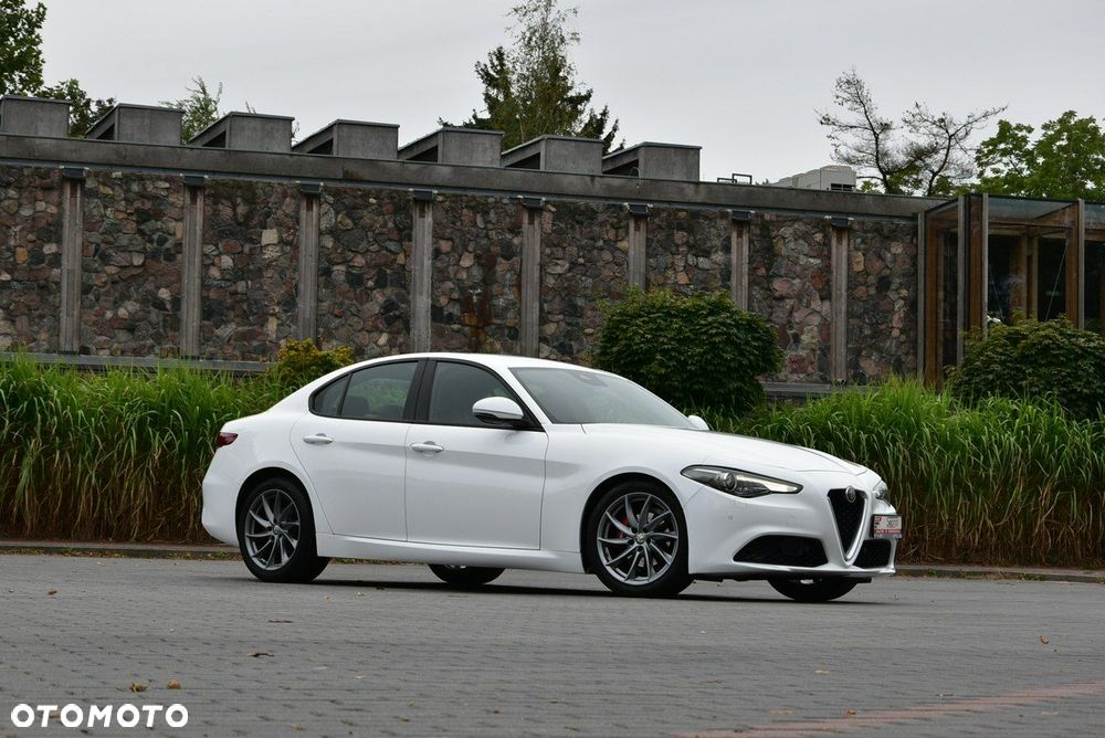 Alfa Romeo Giulia - 25