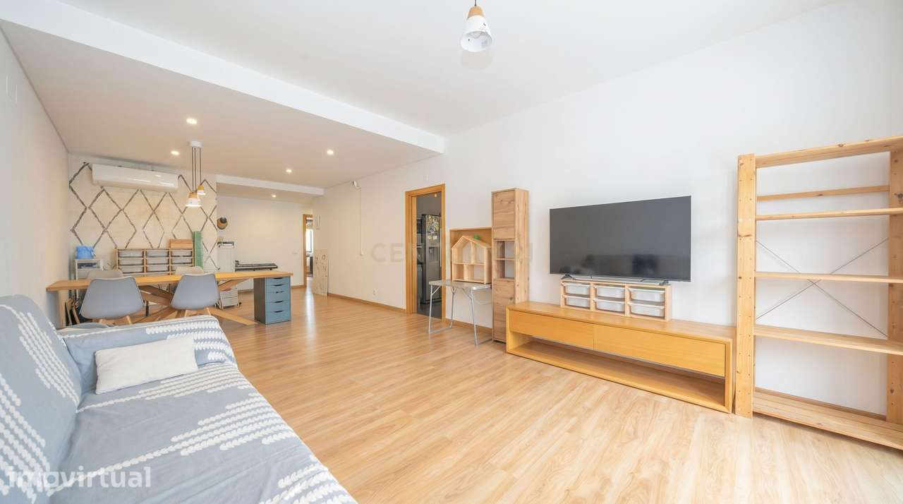 Apartamento T3 com Vista Rio, Varanda e Lugar de Parqueamento, na Sabo - Grande imagem: 4/57