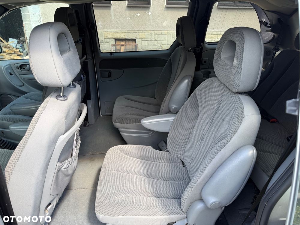 Chrysler Voyager LE 2.5L TD - 7