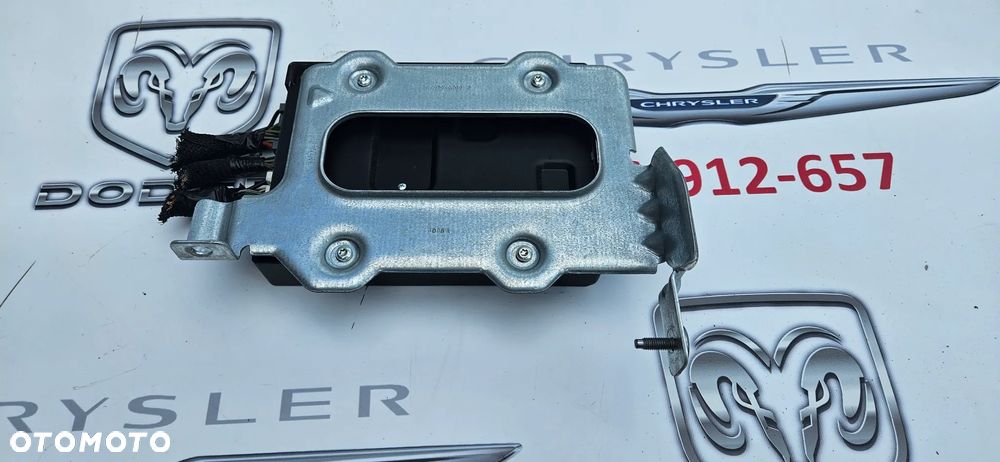 Chrysler Pacifica 2016- wzmacniacz z kostkami 68207345AF - 3