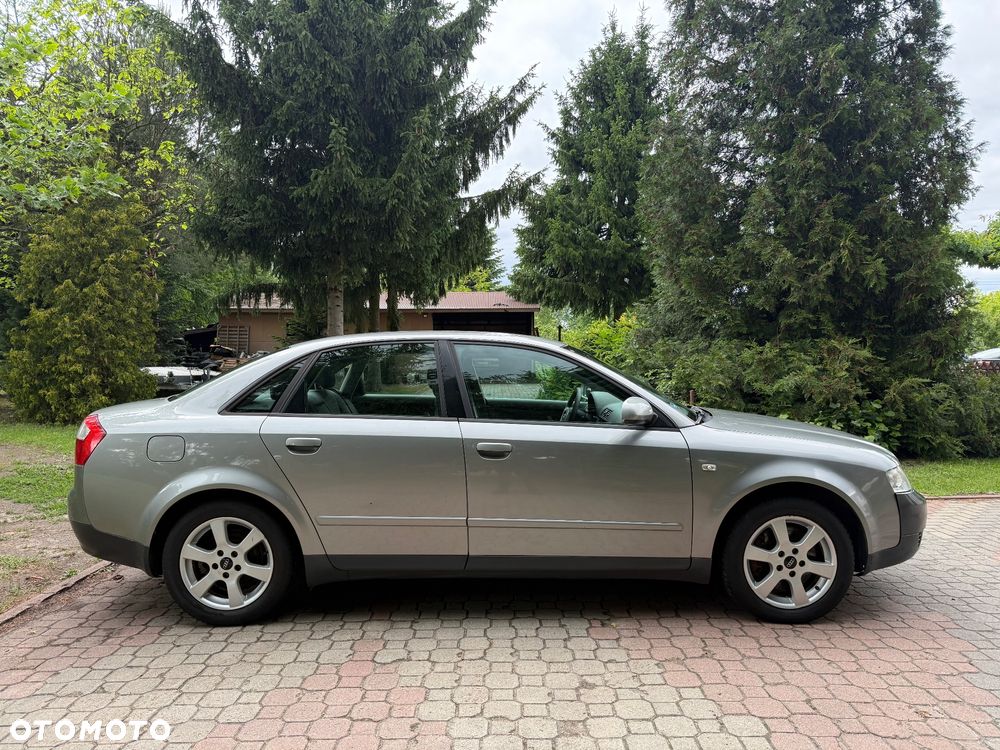 Audi A4 Limousine - 4
