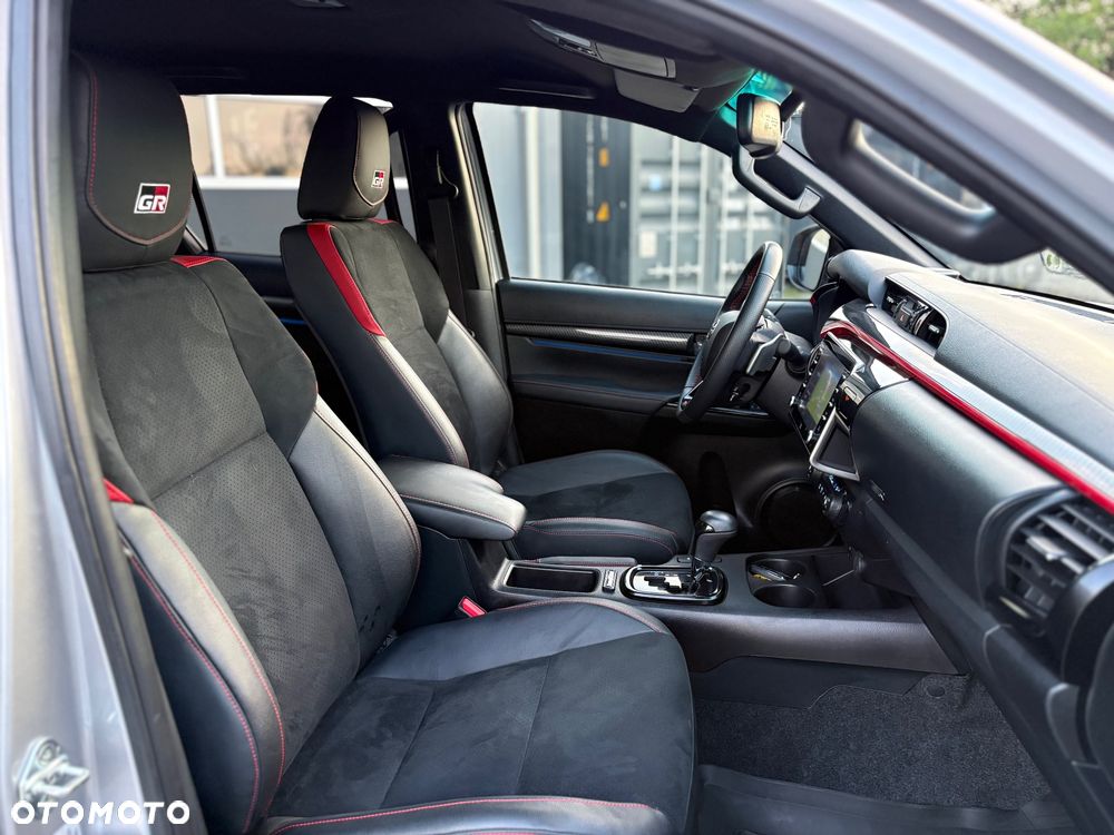 Toyota Hilux 2.8 D-4D Double Cab GR Sport 4x4 - 21