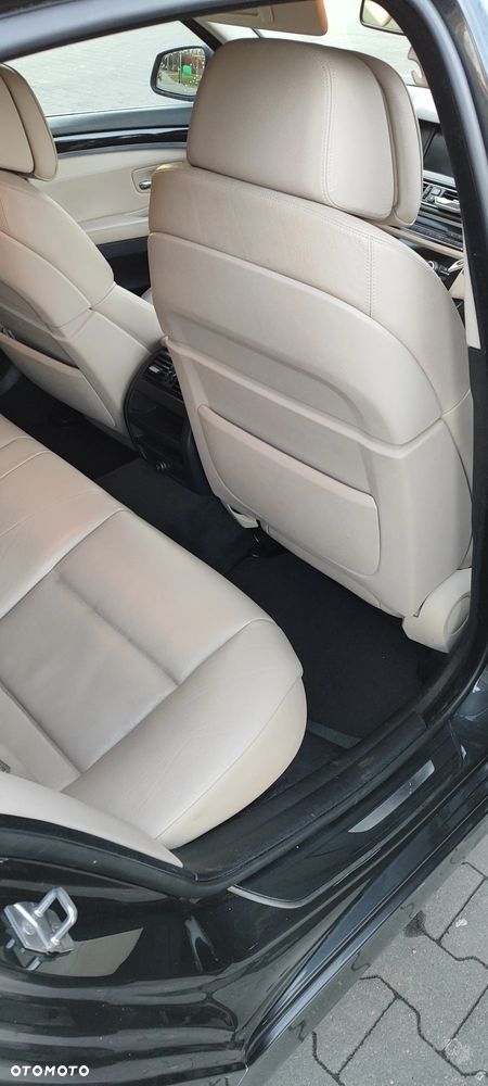 BMW Seria 5 525d xDrive - 4
