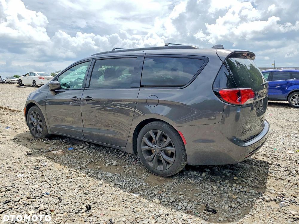 Chrysler Pacifica - 3