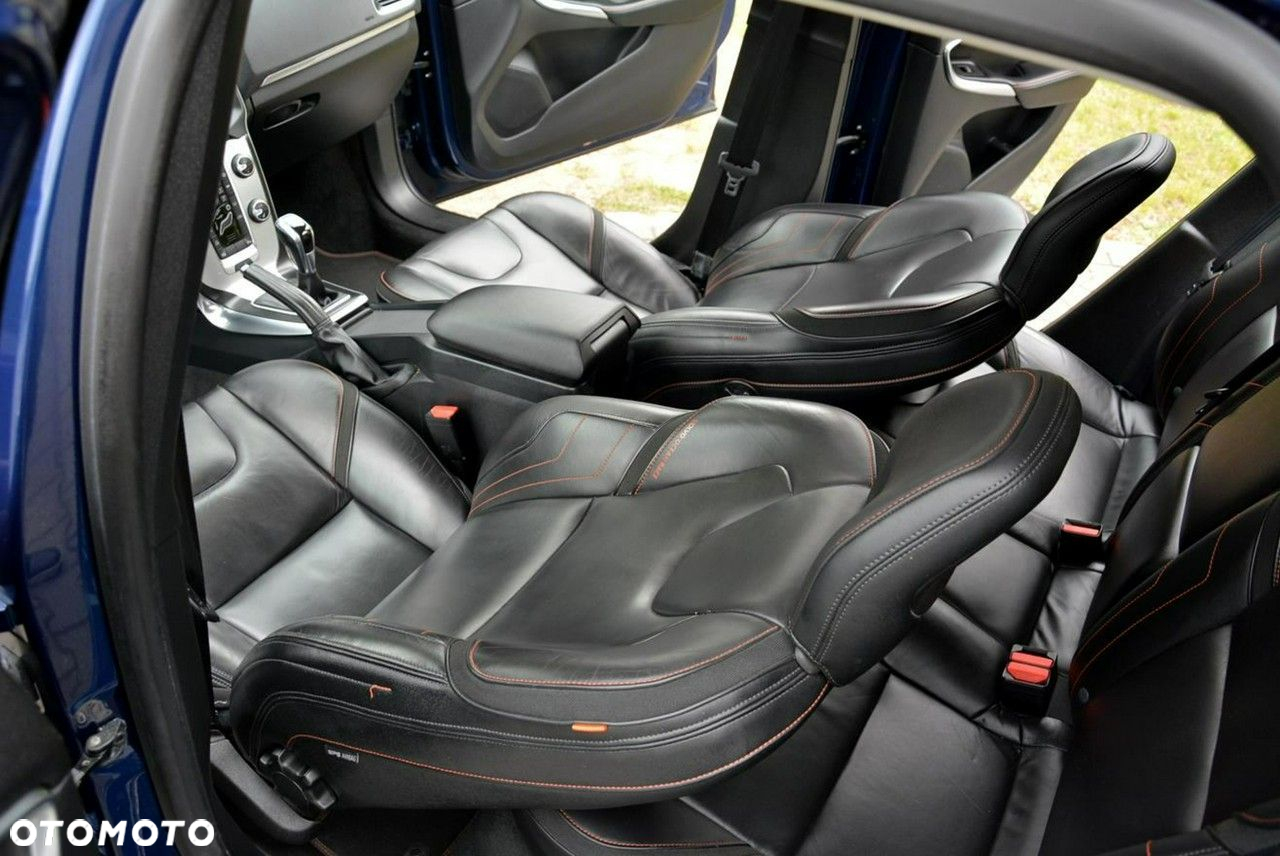 Volvo V40 D4 Ocean Race - 25