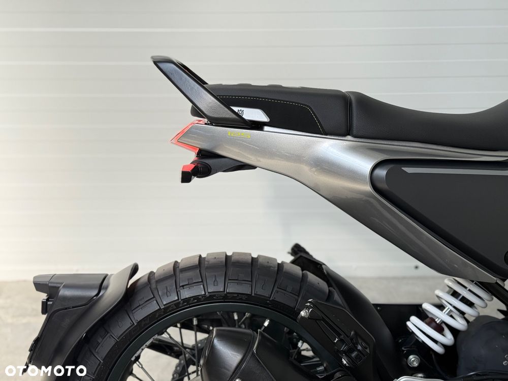 Husqvarna Svartpilen - 19
