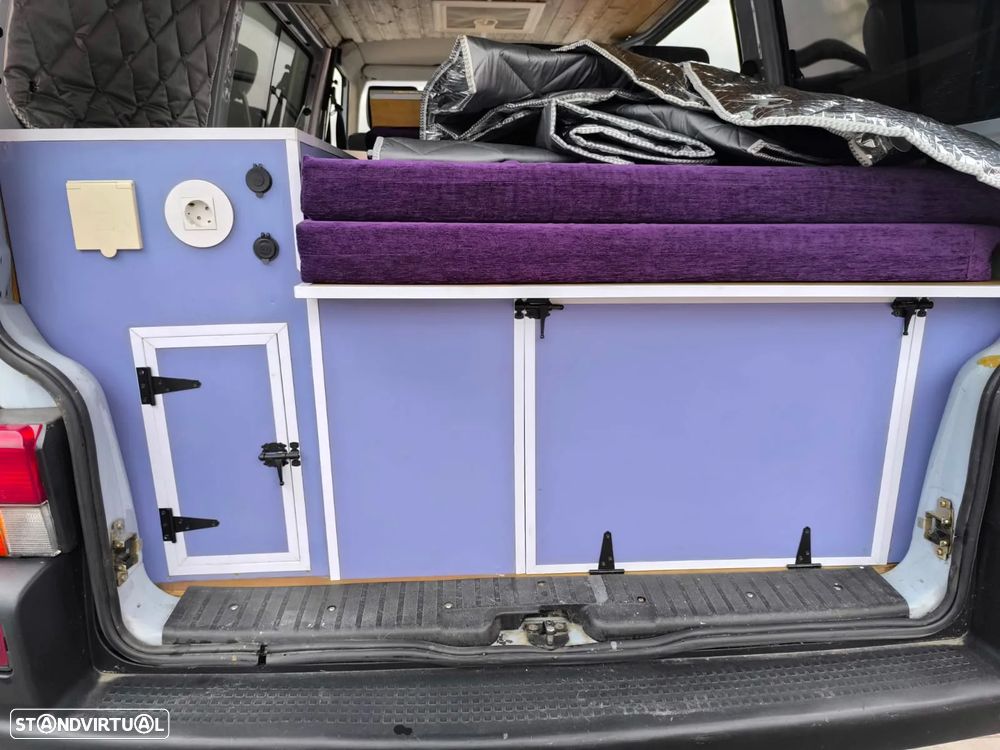 VW Transporter 2.4 D Kombi Sp. - 24