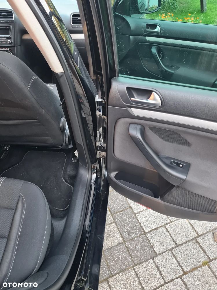 Volkswagen Golf 2.0 TDI DPF BlueMotion Technology MATCH - 21