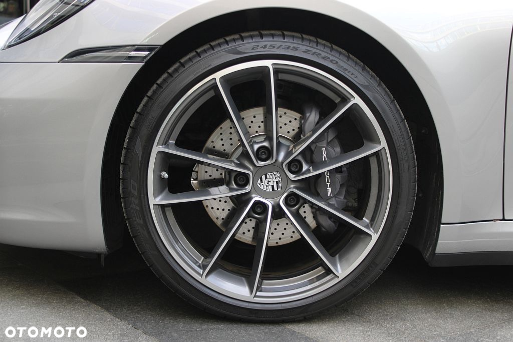 Porsche 911 Carrera 4 - 7