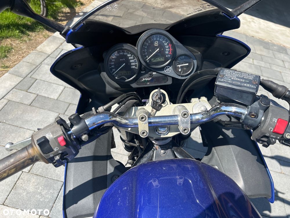 Yamaha FZS - 6