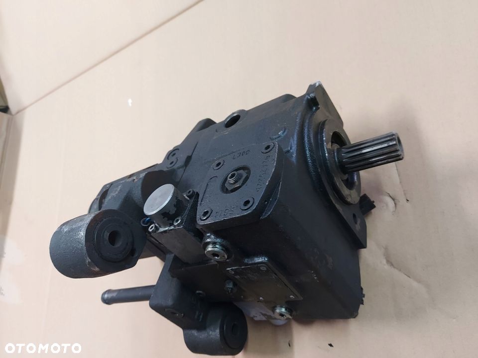 POMPA HYDROSTAT SKRZYNI AUTOPOWER JOHN DEERE 6125R - 3