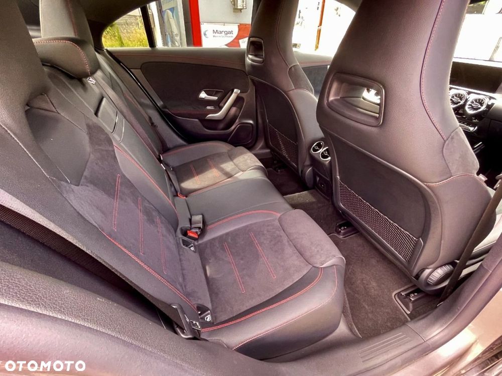 Mercedes-Benz CLA - 32