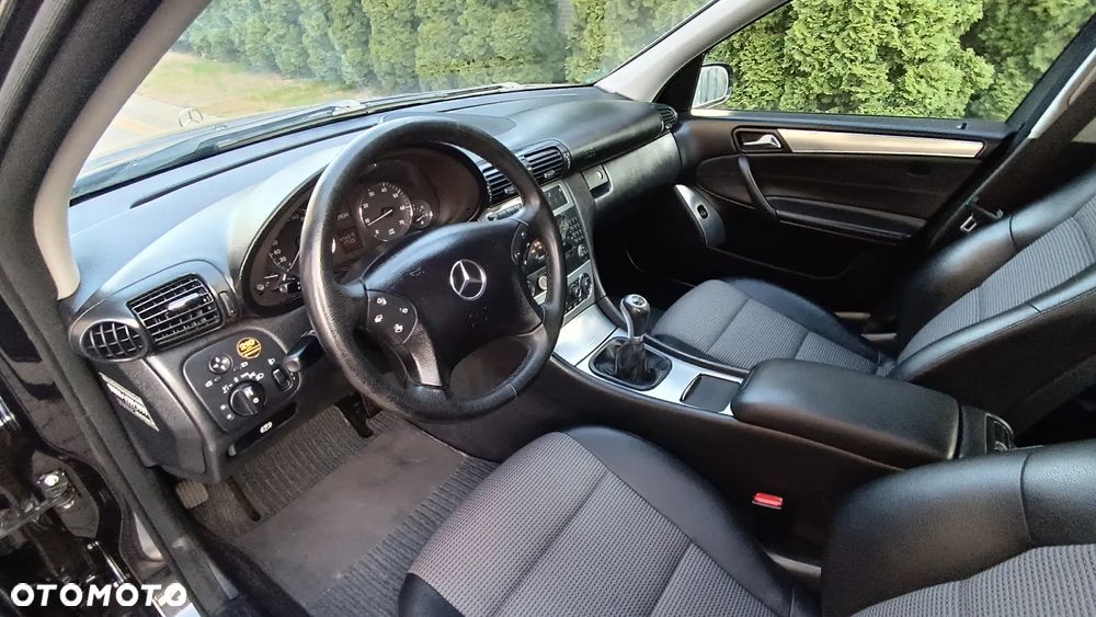 Mercedes-Benz Klasa C 180 Kompressor Avantgarde - 28