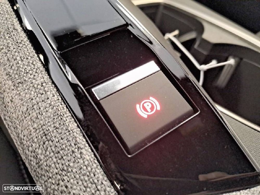 Peugeot 5008 1.2 Hybrid Allure e-DCS6 - 24