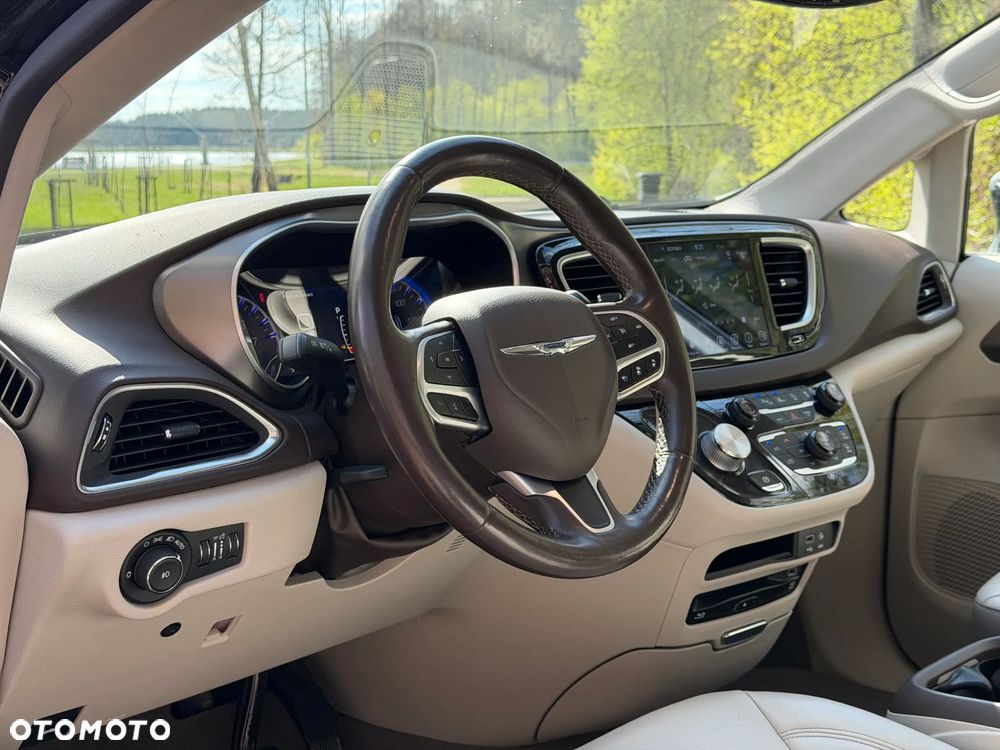 Chrysler Pacifica - 9